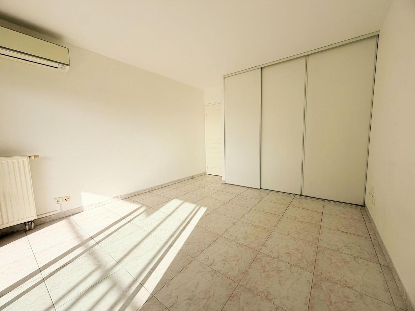 Photo 10 — Appartement 3 pi&egrave;ces de 80<sup>m&sup2;</sup> &agrave; St laurent du var