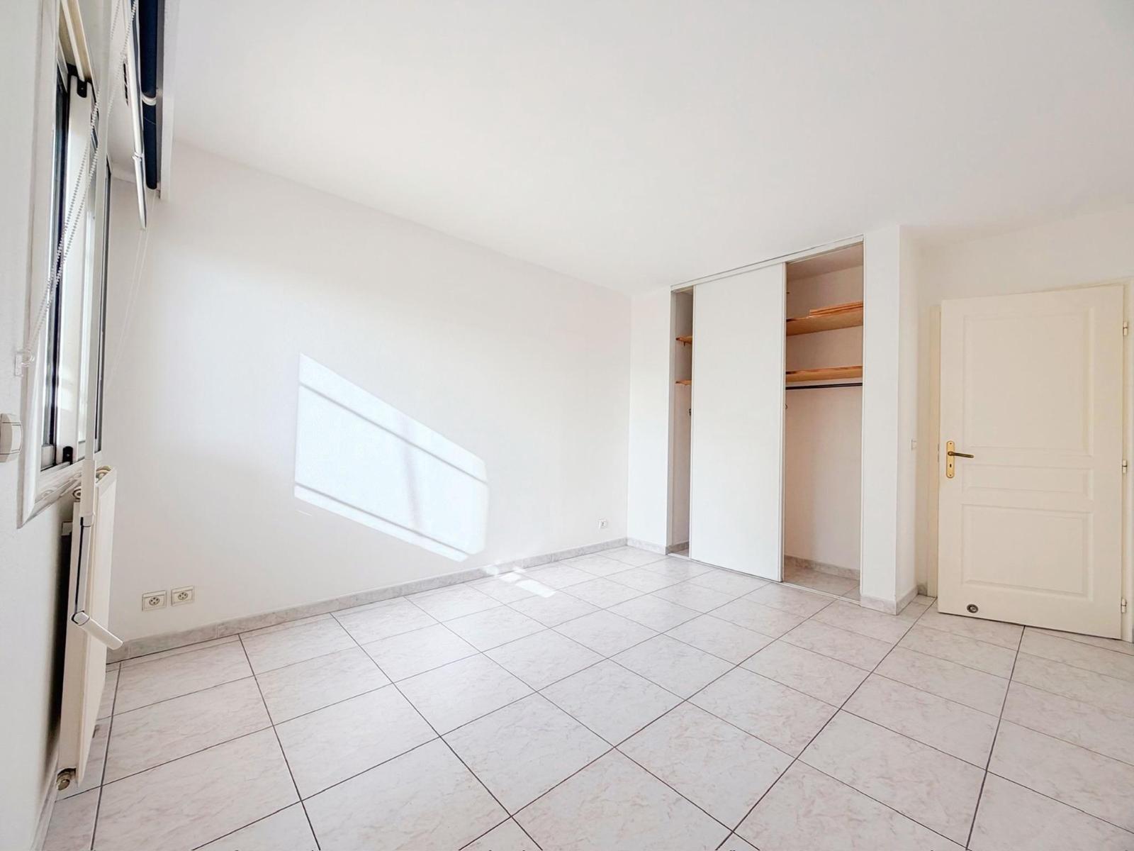 Photo 14 — Appartement 3 pi&egrave;ces de 80<sup>m&sup2;</sup> &agrave; St laurent du var