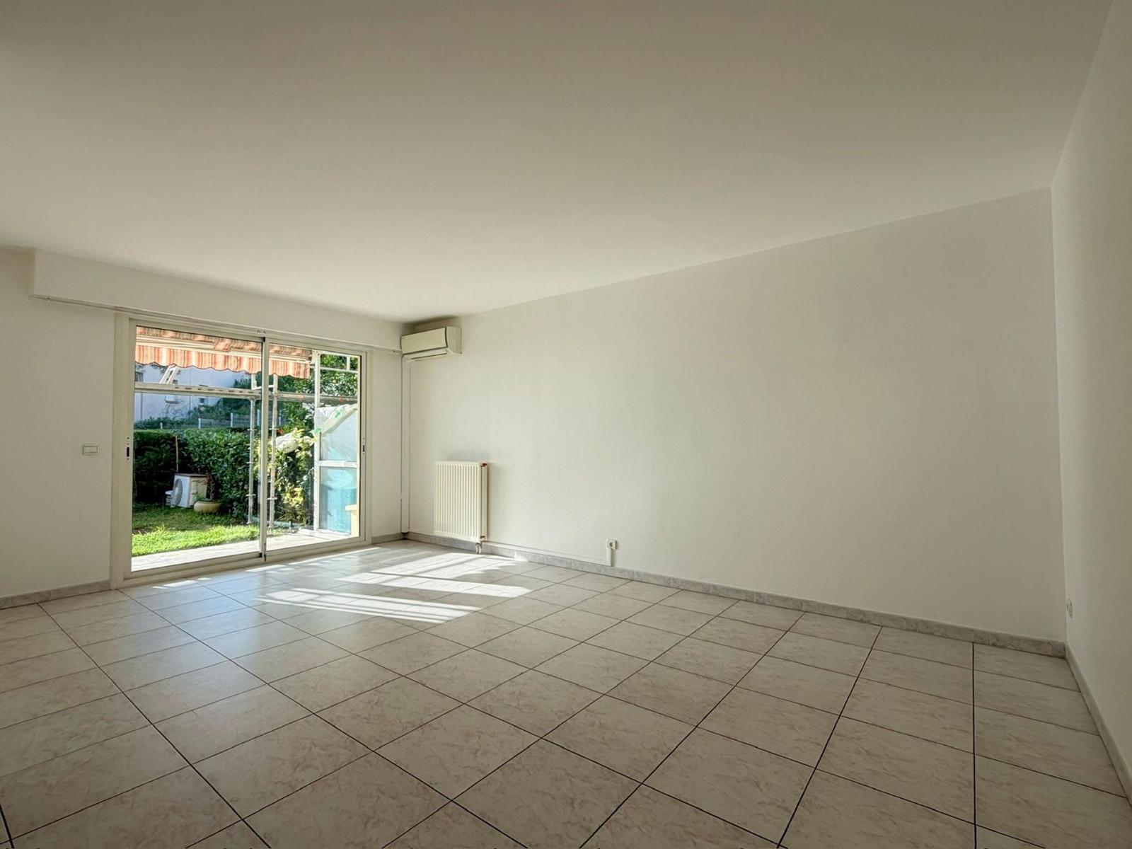 Photo 7 — Appartement 3 pi&egrave;ces de 80<sup>m&sup2;</sup> &agrave; St laurent du var